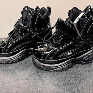 Buffalo London shines black platform tennis shoes 🖤